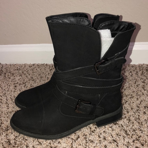 BLACK BOOTS - Picture 2 of 6